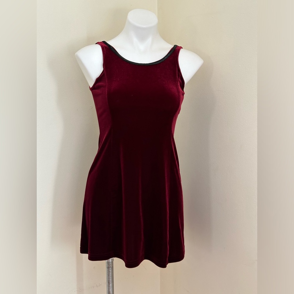 Nicole Miller New York City Red Velvet Black Sequence Neckline Mini Dress Sz 14.